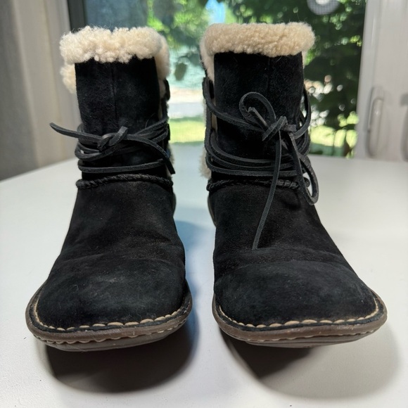UGG Black Suede Leather Shearling Laced Boots Women’s Size 7 - Picture 1 of 10